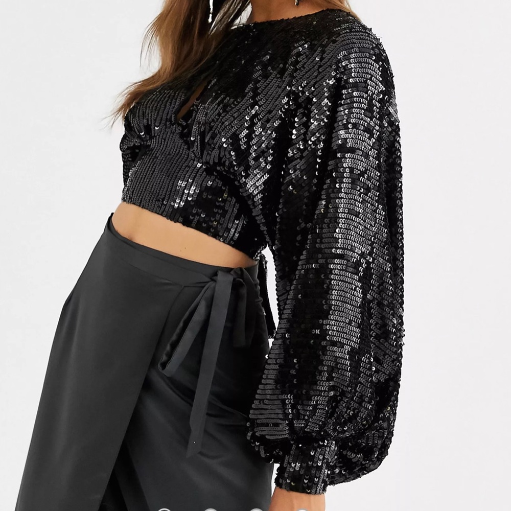 BLACK SEQUIN CROP TOP SIZE US 4